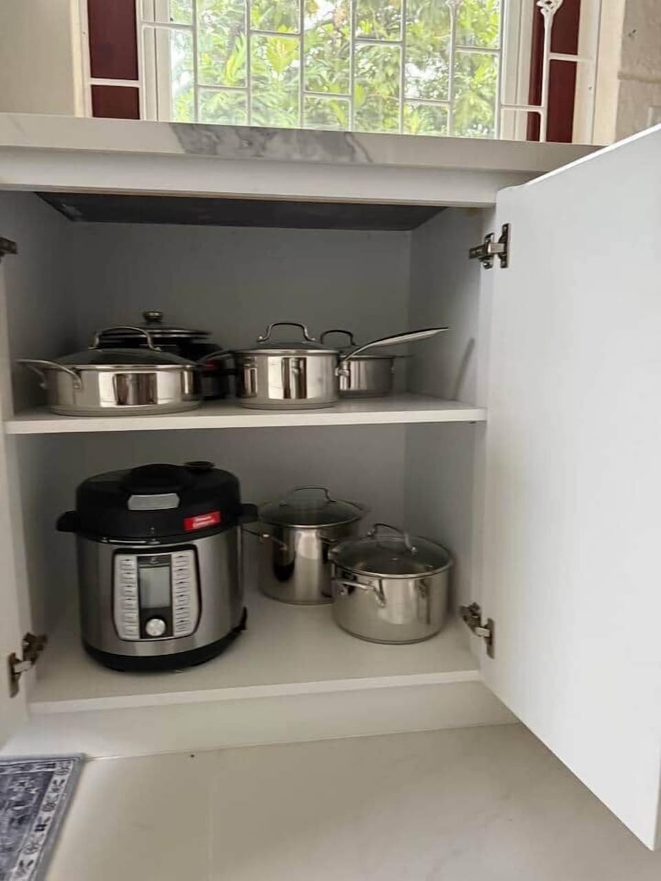 Kitchen: Pressure Cooker/ AirFryer  and Kitchenware