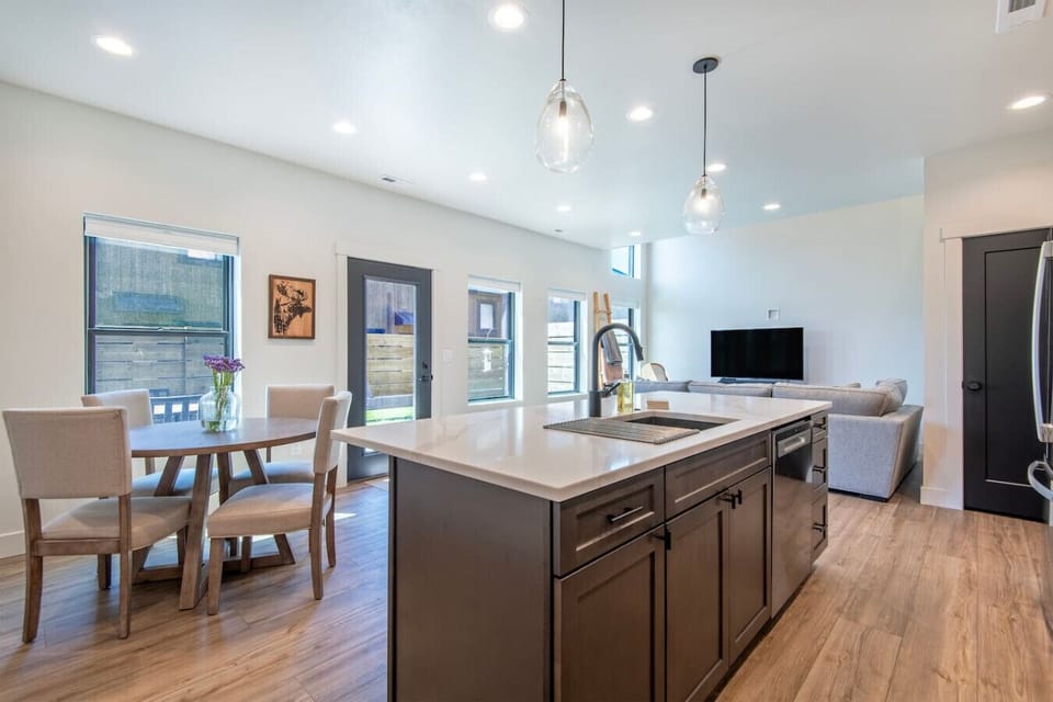 Kitchen/Dining