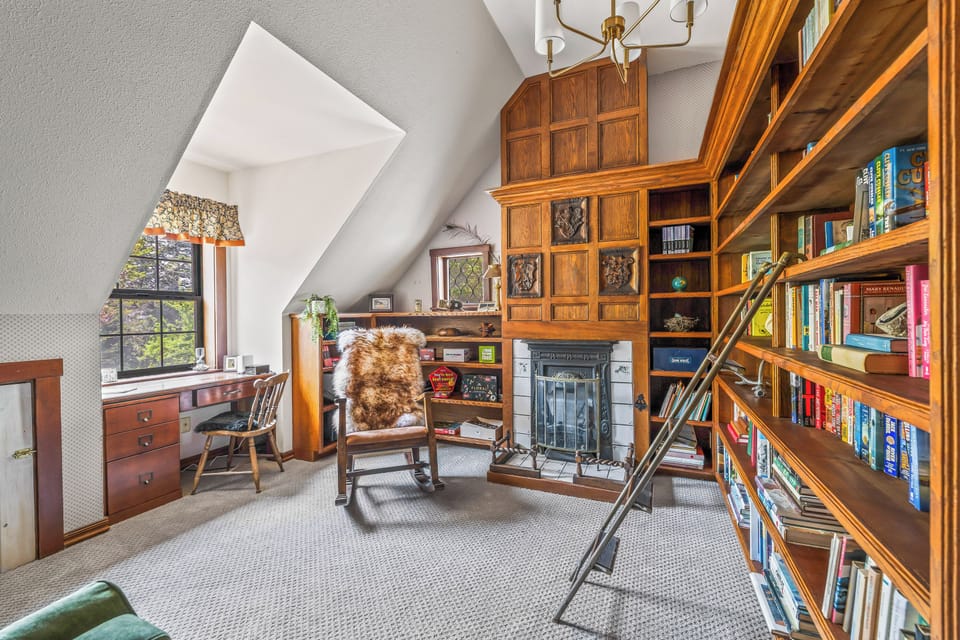 Bedroom/Den with desk and chair