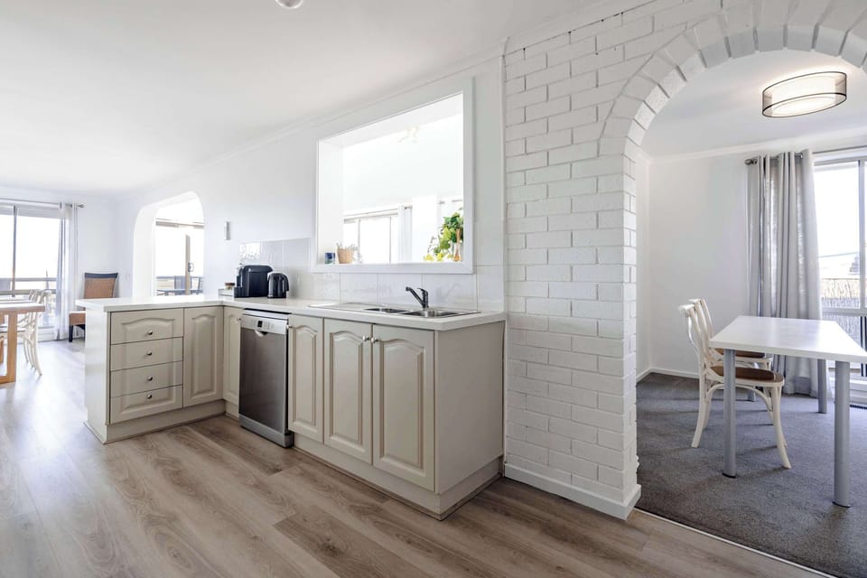 A compact and functional pantry, perfect for coffee breaks and small snacks.