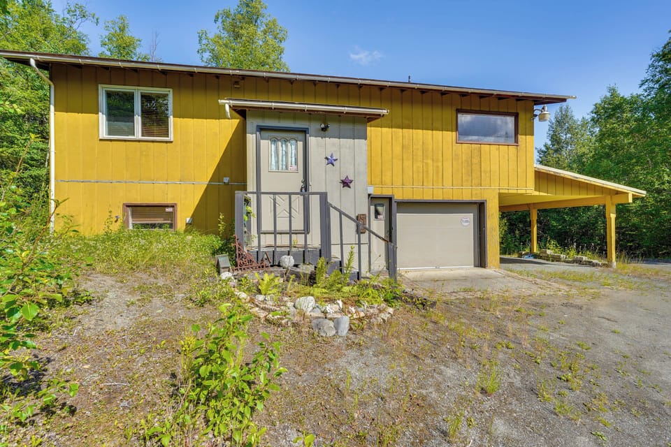 House Exterior | Parking | Carport (1 Vehicle) | Driveway (2 Vehicles)