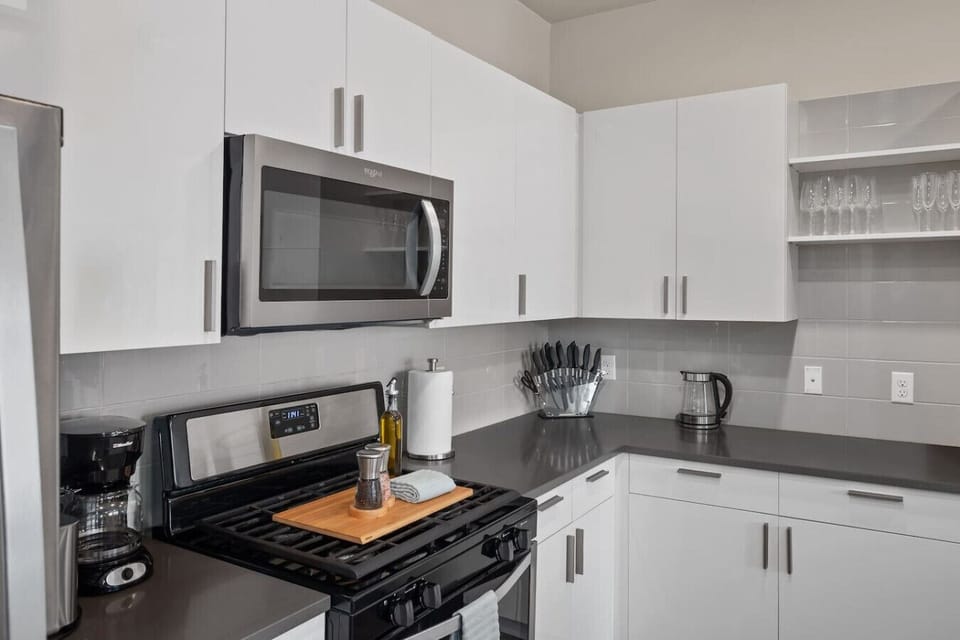 Fully stocked kitchen with all that you need. Pots, pans, bakeware, salt +pepper, and olive oil!!