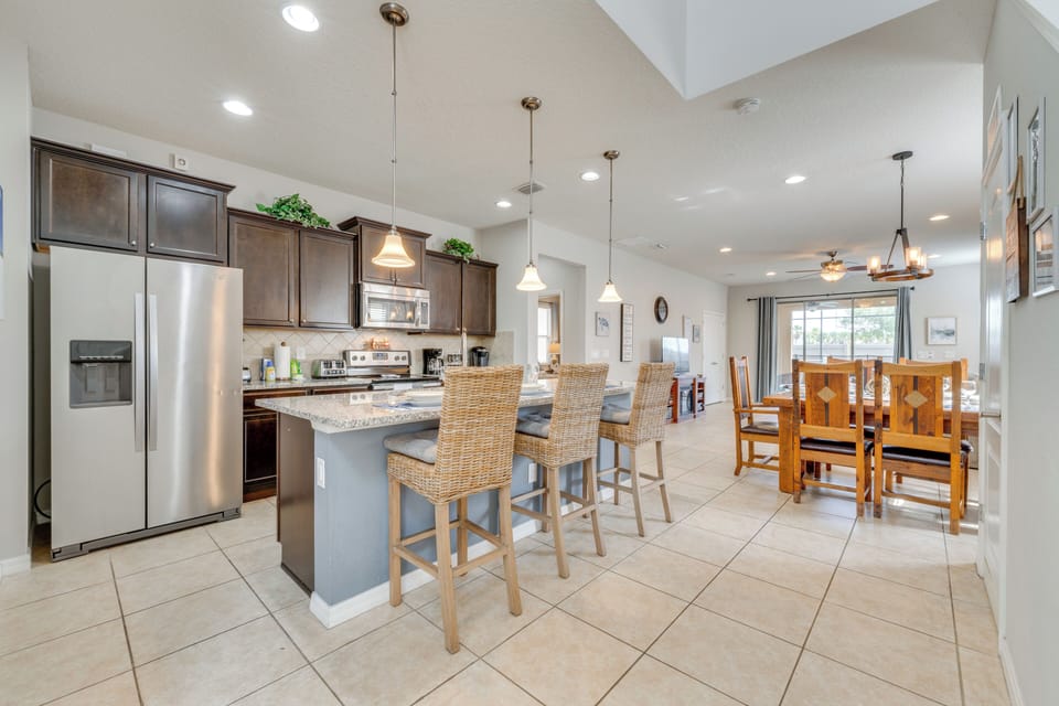 Kitchen | 1st Floor | Cooking Basics | Drip & Pod Coffee Makers | Toaster