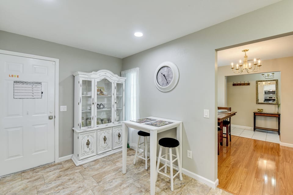 Eat-In Breakfast Table