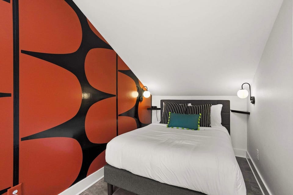 Bedroom 4: Full Bed + Twin Rollaway, Smart TV and Full ensuite Bathroom