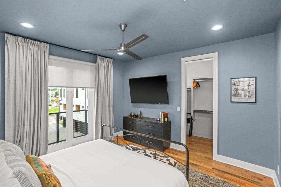 Bedroom 3: King Bed + Twin Rollaway, Smart TV and Full ensuite Bathroom