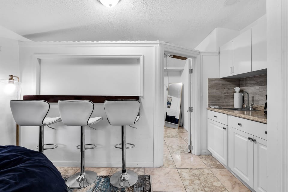 Dinning Area & Kitchen