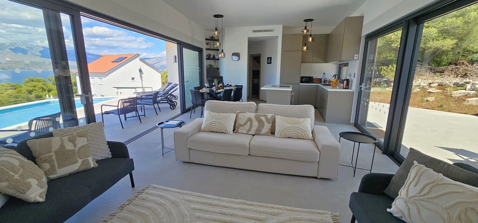 Open plan living dining room opens onto 2 terraces