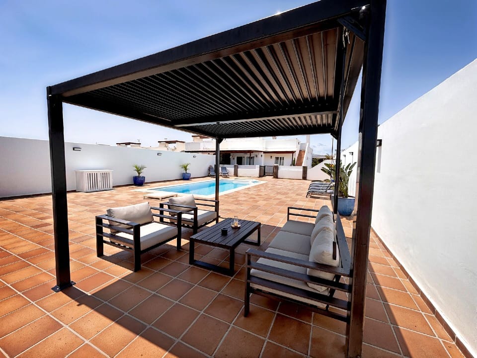 Modern shade zone: An ideal outdoor space to relax by the pool.