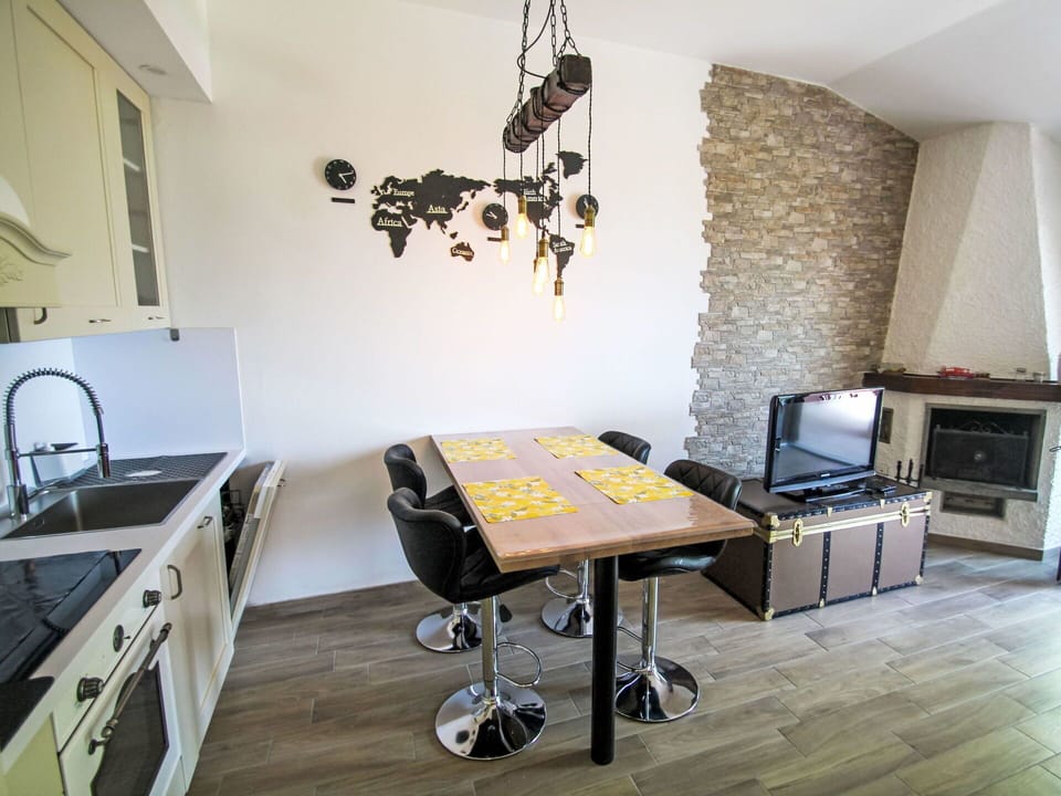 Apartment, Balcony, Condominium, Chair, Aluminium, Handrail, Hardwood, Daylighting, Penthouse Apartment, Deck