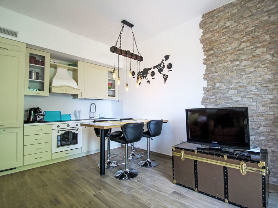 Apartment, Balcony, Condominium, Chair, Aluminium, Handrail, Hardwood, Daylighting, Penthouse Apartment, Deck