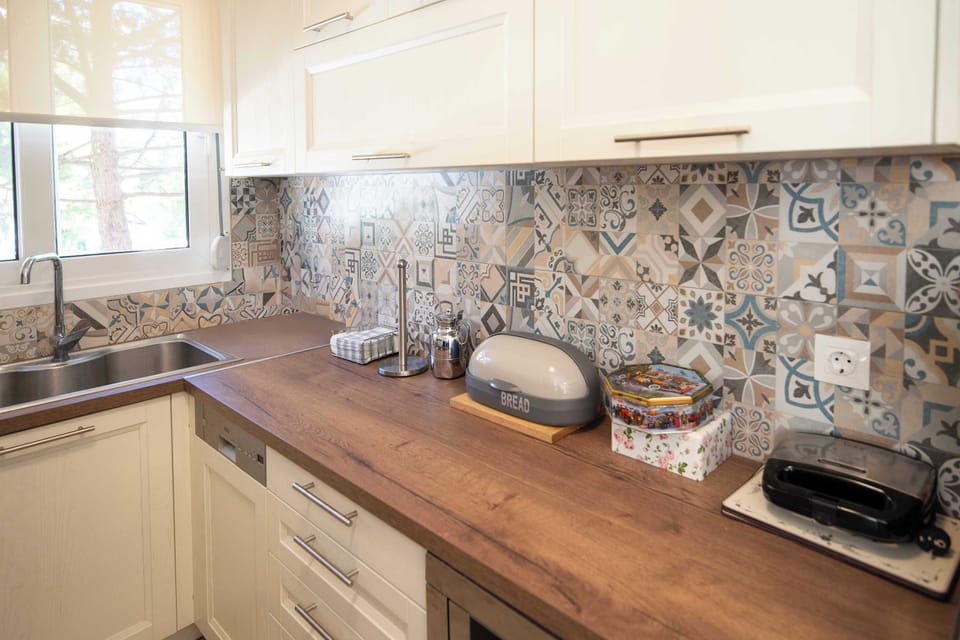 Modern Kitchen
Fully equipped with stylish finishes.