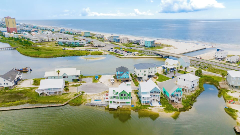Pet-friendly home located in the Lagoon Pass Neighborhood just steps from the beach