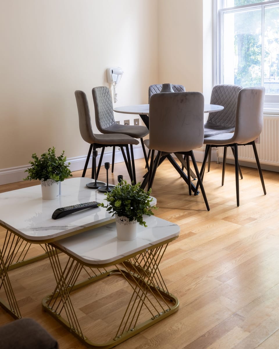 Living Room / Lounge