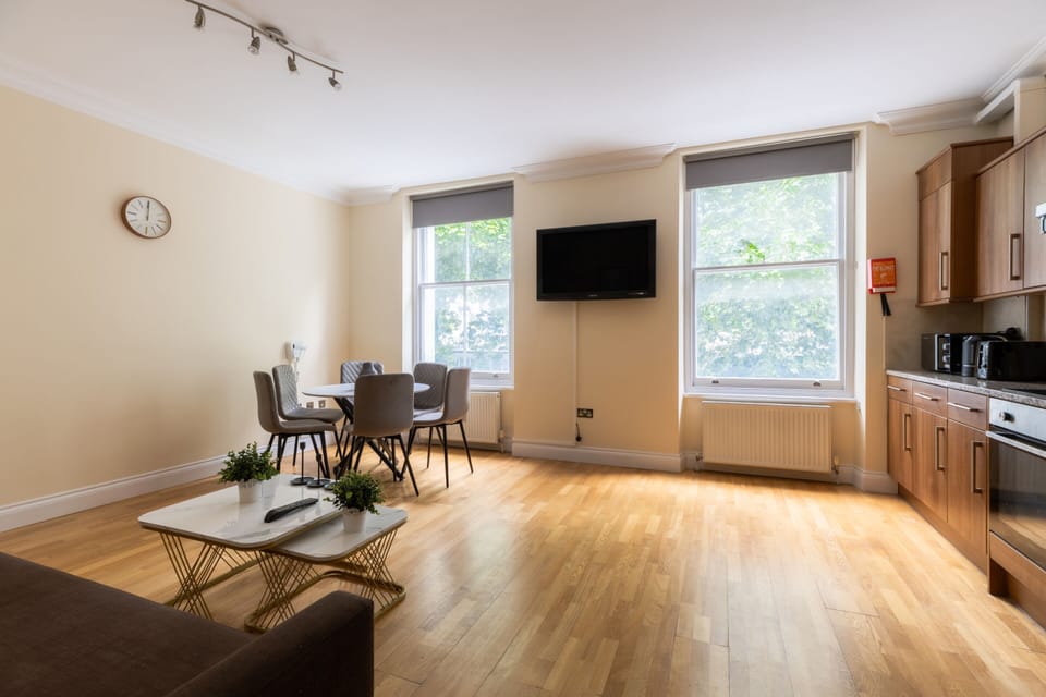 Living Room / Lounge
