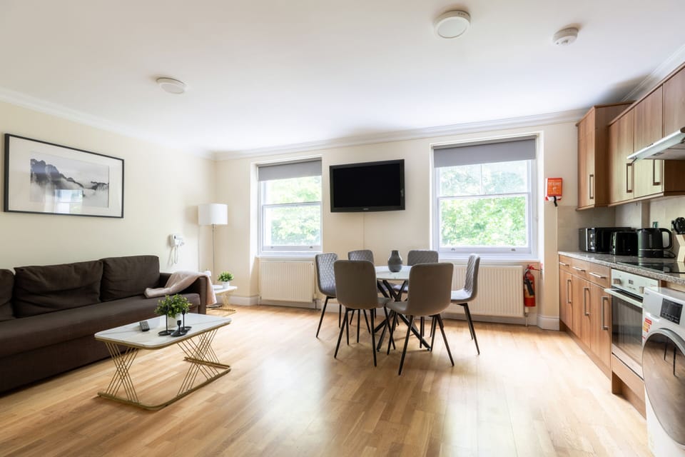 Living Room / Lounge