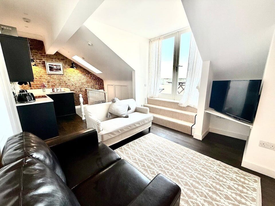 Living Room / Lounge