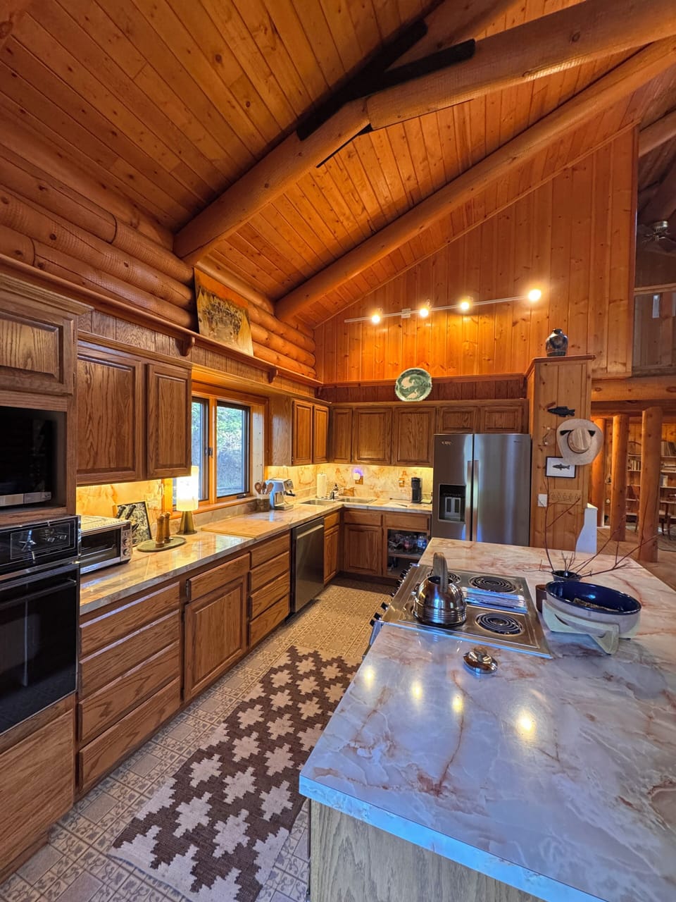 Full kitchen with bar seating