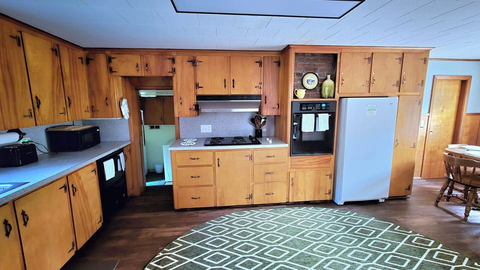 Spacious kitchen with table for 8 and all the tools you need.