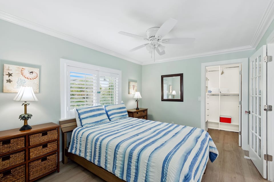 Queen bedroom II- Guest and Primary exact same comforters