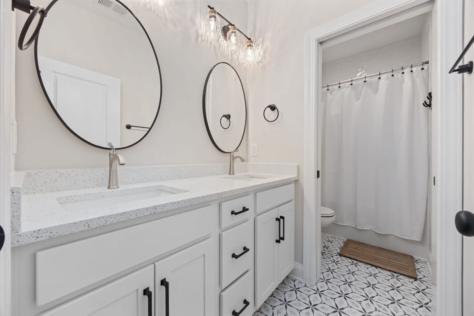 Upstairs 2nd Bath
