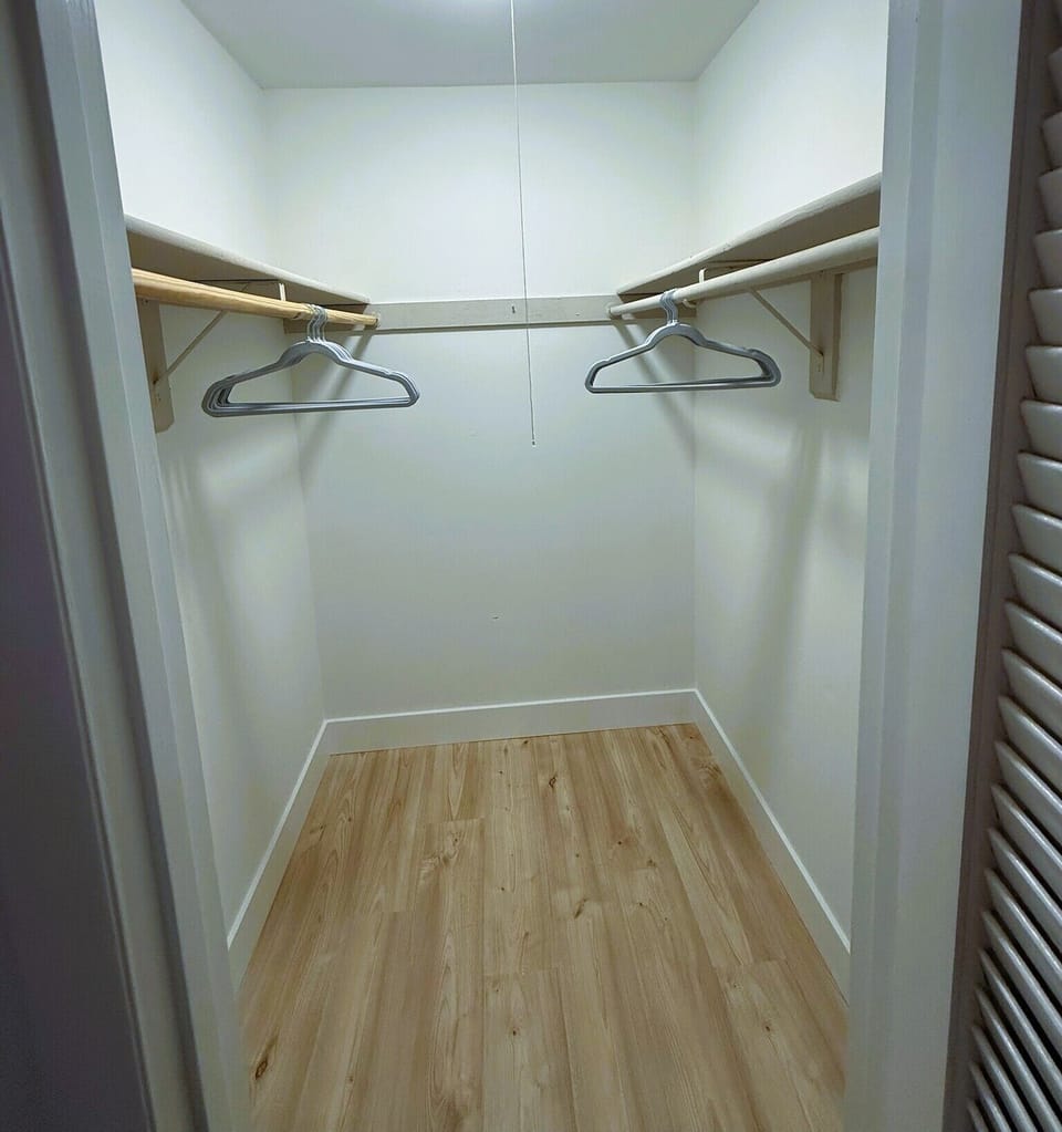 Guest Bunk Room walk-in closet
