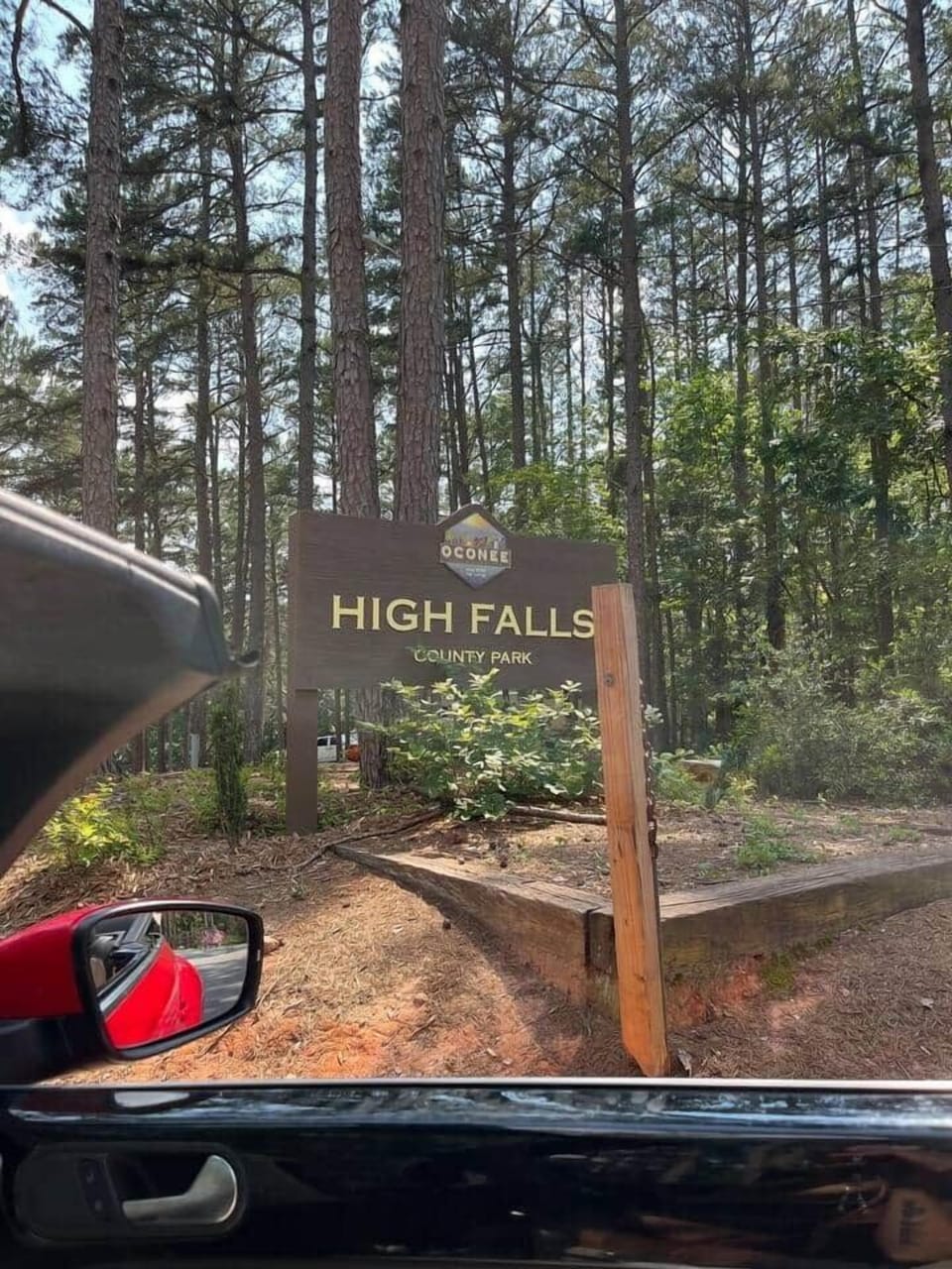 High Falls County Park on Lake Keowee offers swimming, fishing, boating, and scenic picnic spots surrounded by tall pines. Just minutes from the home, it’s a favorite local escape for families and nature lovers alike.