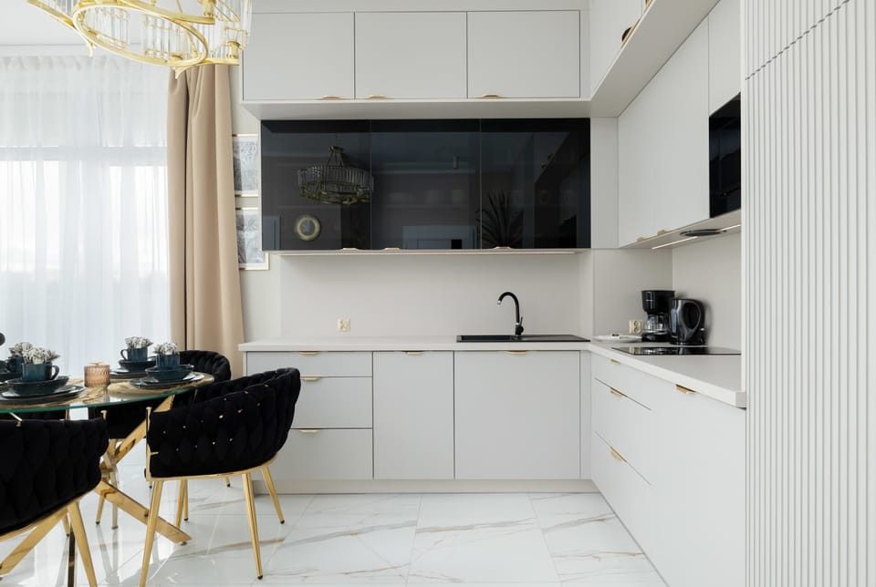 Modern, fully equipped kitchenette. 