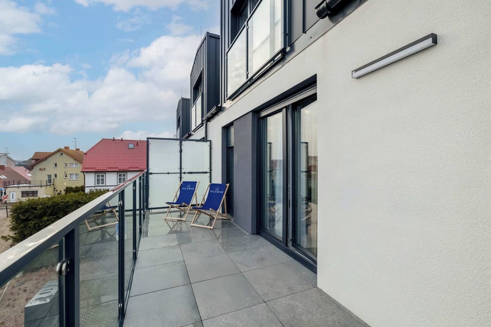 Balcony with sun loungers where you can enjoy your morning coffee.