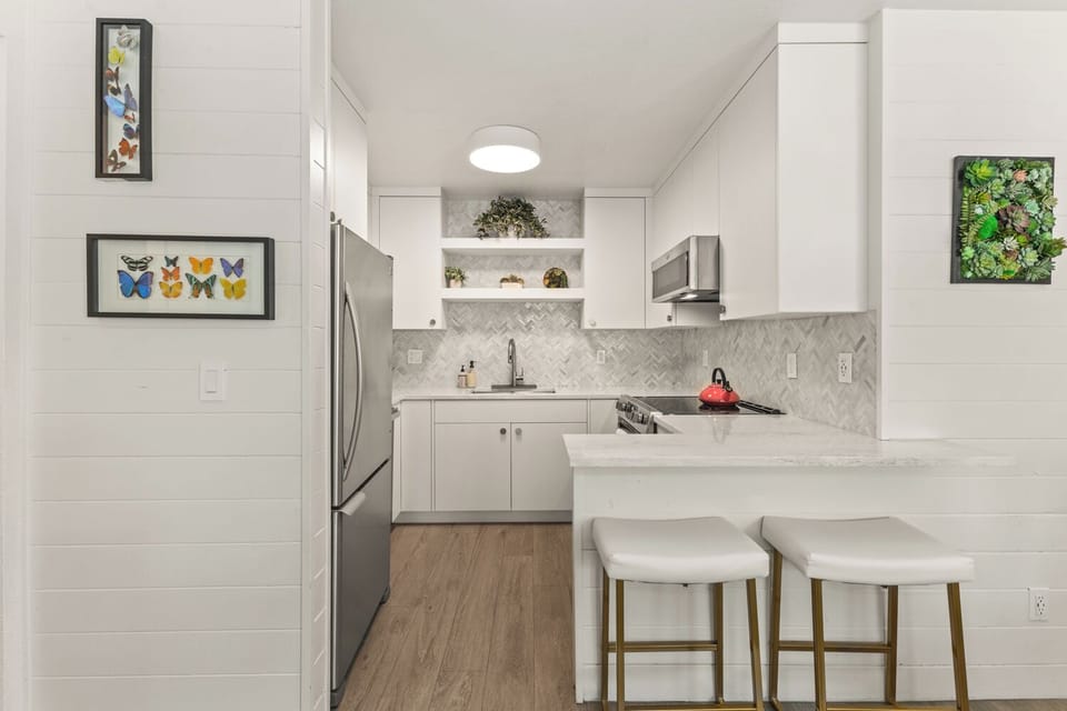 Kitchen | Breakfast Bar for 2