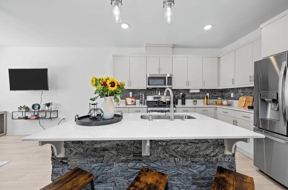 Full kitchen