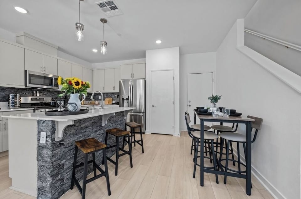 Full kitchen and dining room 