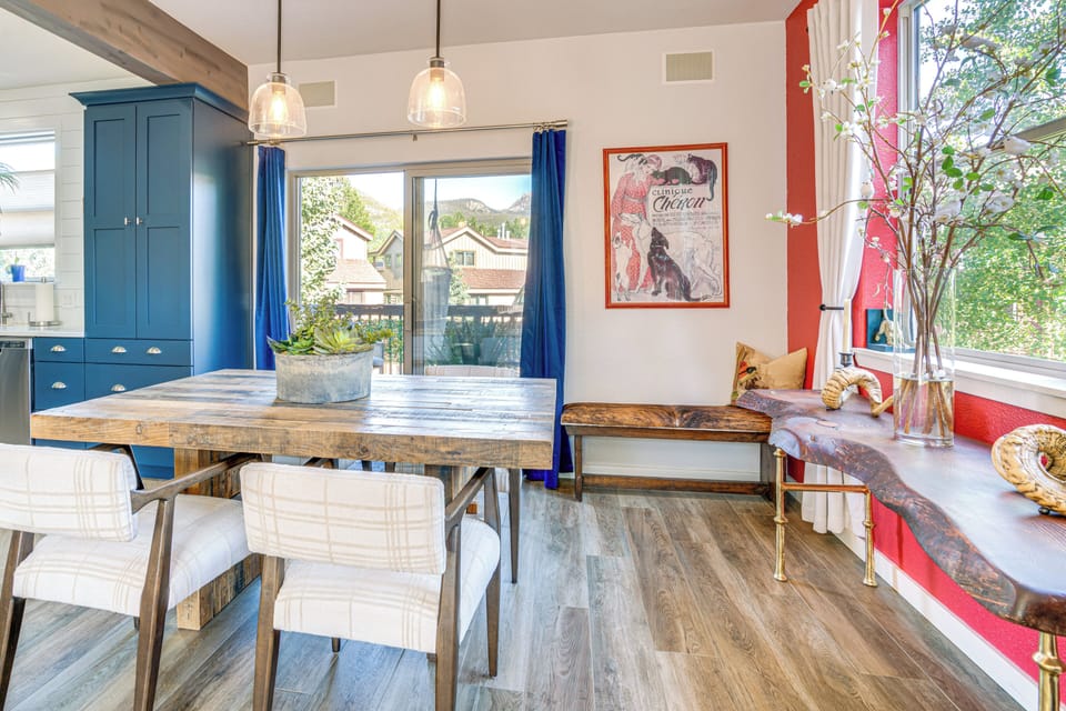 Dining Area | Main Level | Dining Table | Dishware/Flatware