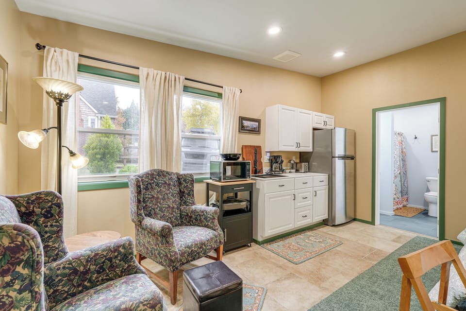 Studio Interior | Free WiFi | Single-Story Unit