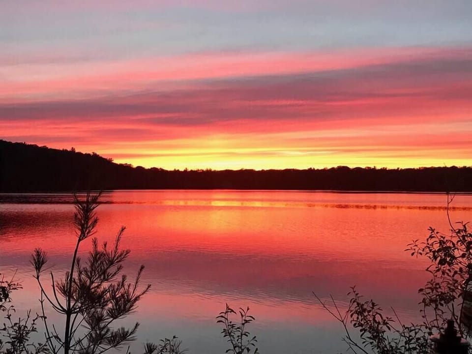 West facing shores for amazing sunsets every night!