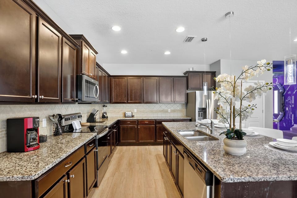 Full Modern Kitchen