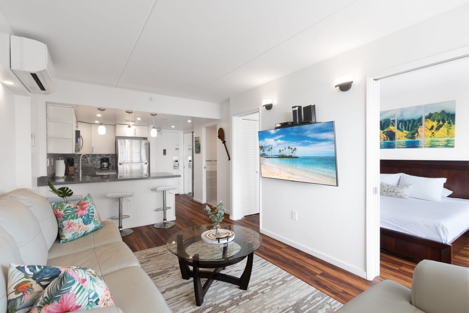 A rare find in the Ilikai - actual partition wall to completely separate the space to create a true 1-bedroom unit