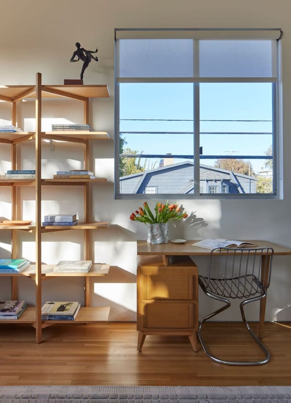 Your daily dose of daylight and design – a workspace that breathes.