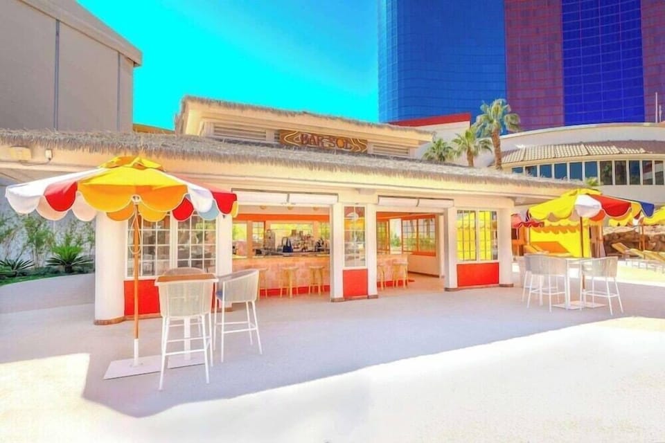 Poolside bar