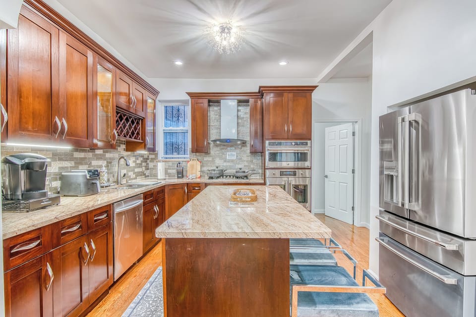 Full kitchen with high end appliances