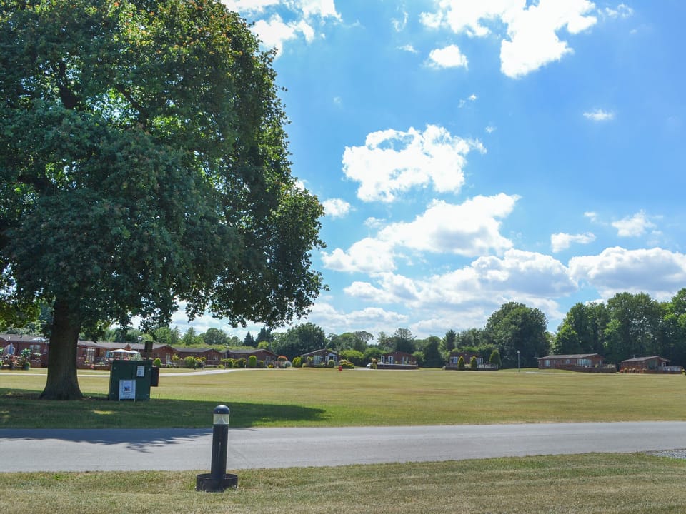 Surrounding area | Fairways Retreat 3 - Cottingham Parks, Cottingham