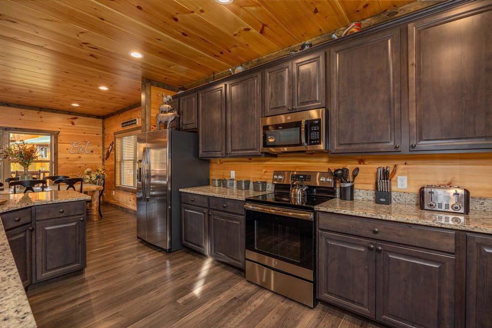 With modern appliances, cookware, utensils, and plenty of counter space, it’s ready for all your culinary cravings—just bring the groceries and your favorite recipes!