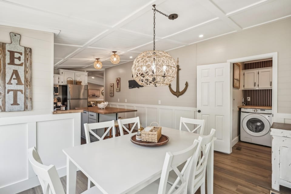 Group,Dining Area,Customer Provided