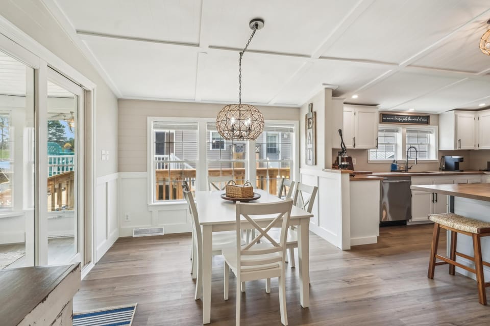Group,Dining Area,Customer Provided