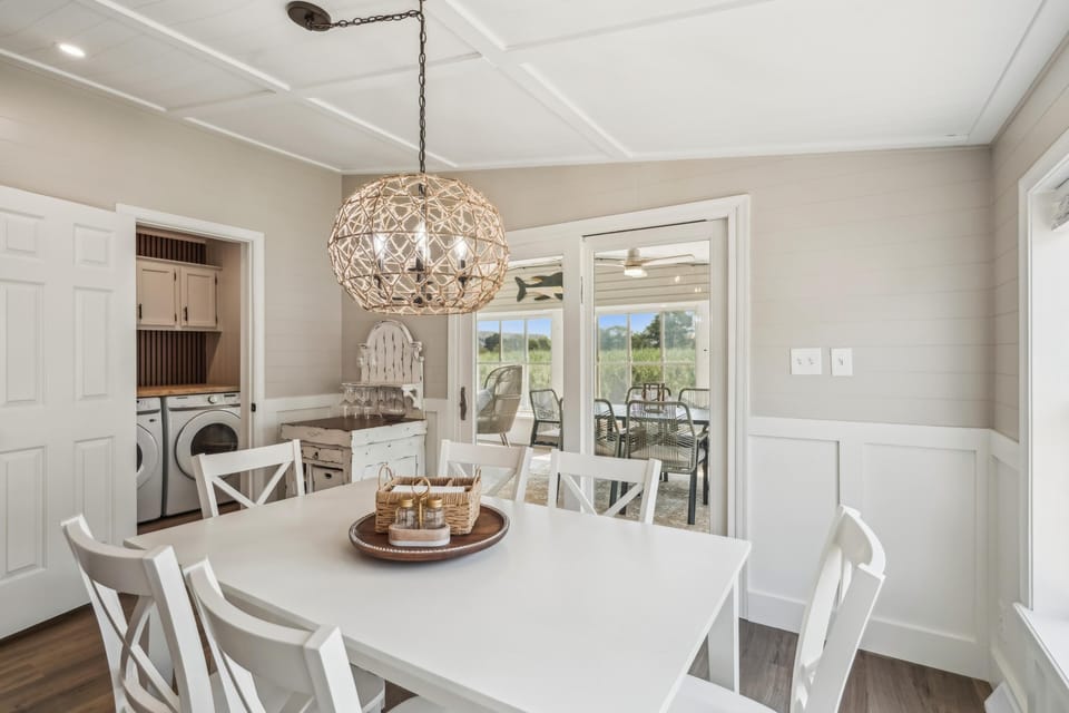 Group,Dining Area,Customer Provided