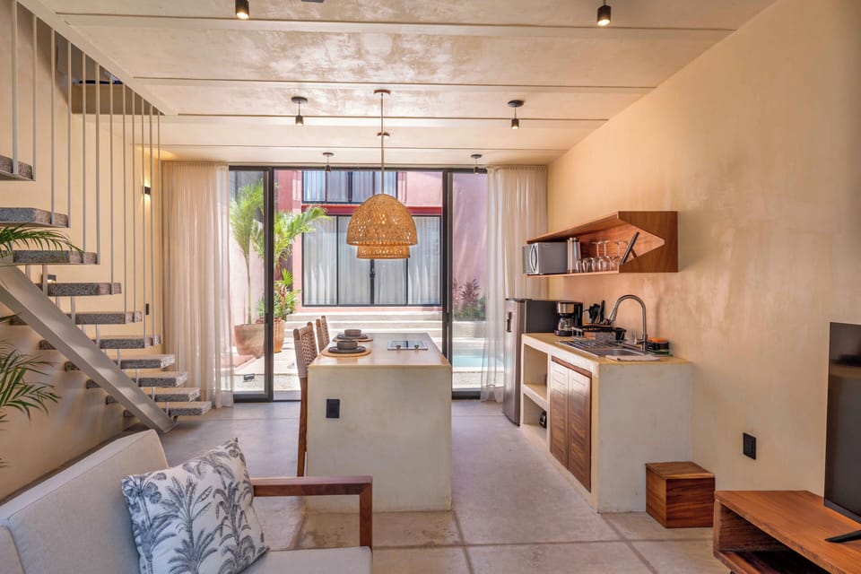 Kitchen / Pool Access