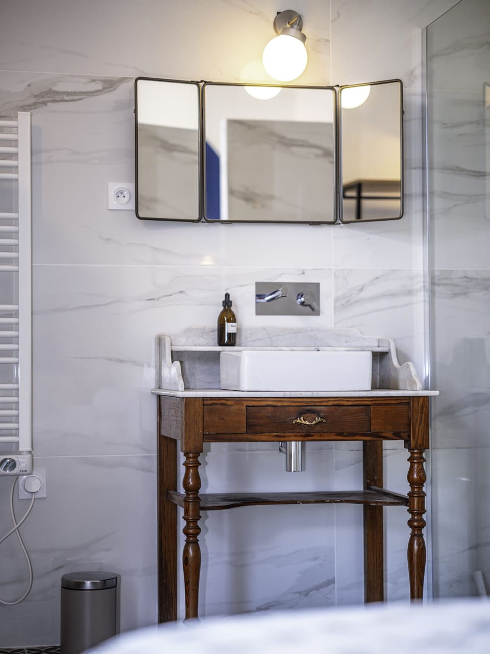 Suite 2 - Bathroom with private shower