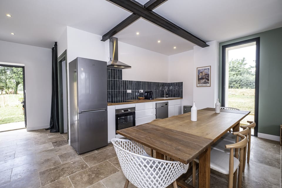 Dining area for 8 people - Fitted kitchen