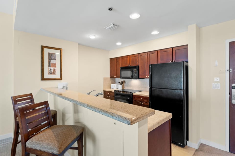 Kitchen with Breakfast Bar