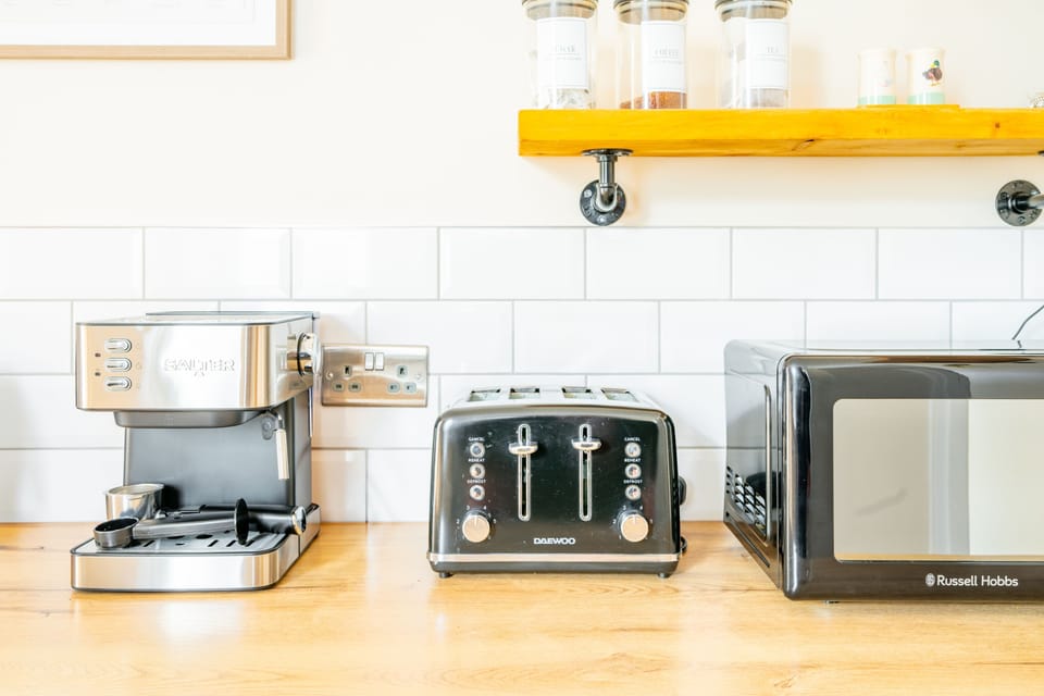 Ground floor: Kitchen with modern appliances